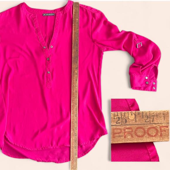 Pink Adrianna Papell Blouse Size Small V Neck Long Sleeve Roll Tab Black Snap - Picture 4 of 7